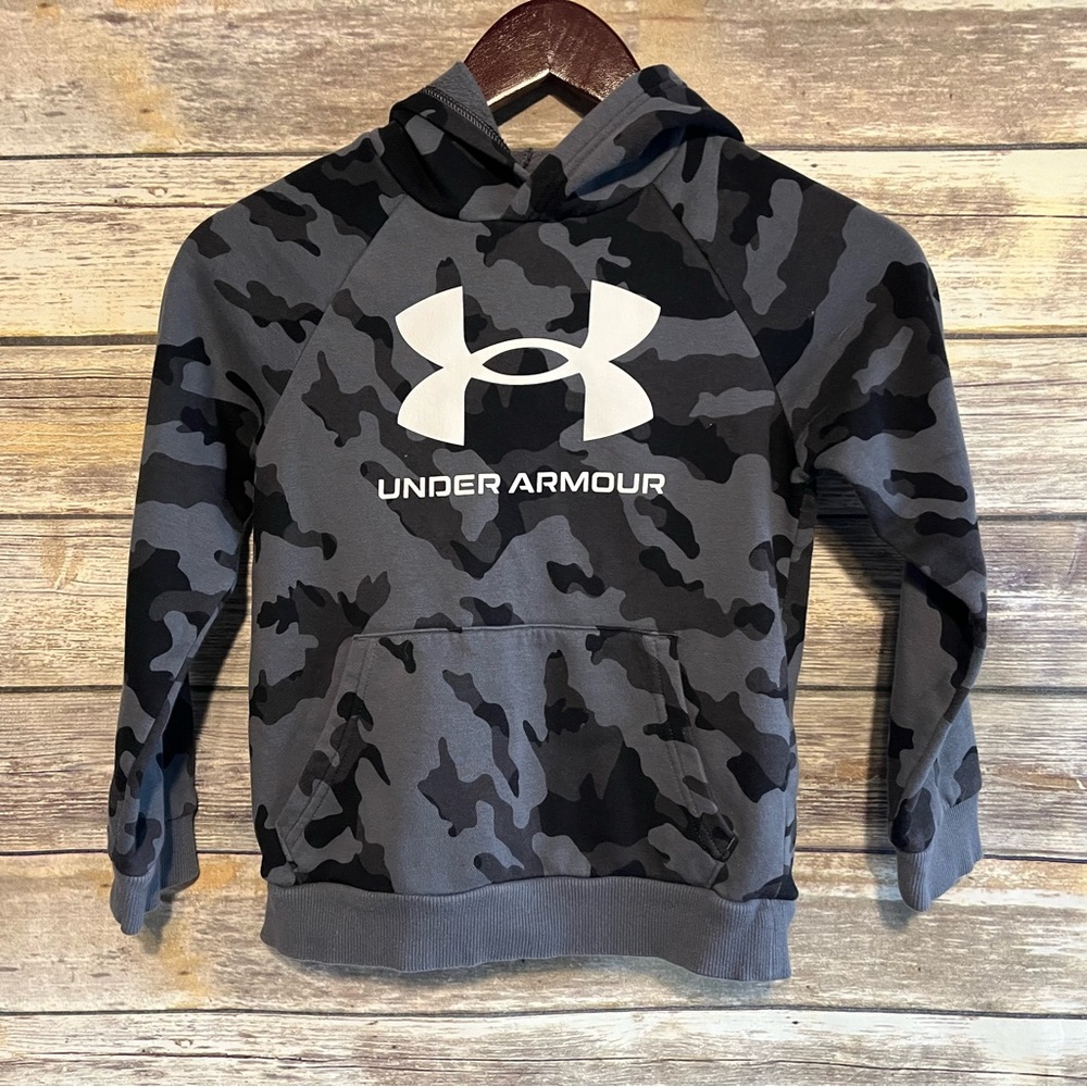 Kids Under Armour hoodie in black/gray camo.
